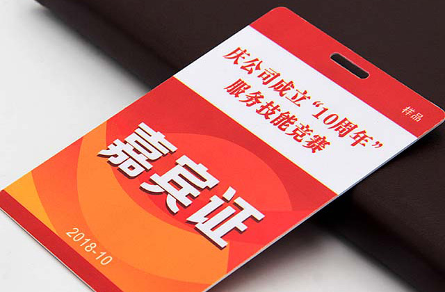 定制IC鑰匙扣腕帶哪家好？卡立方智能腕帶生產(chǎn)廠家您的不二選擇
